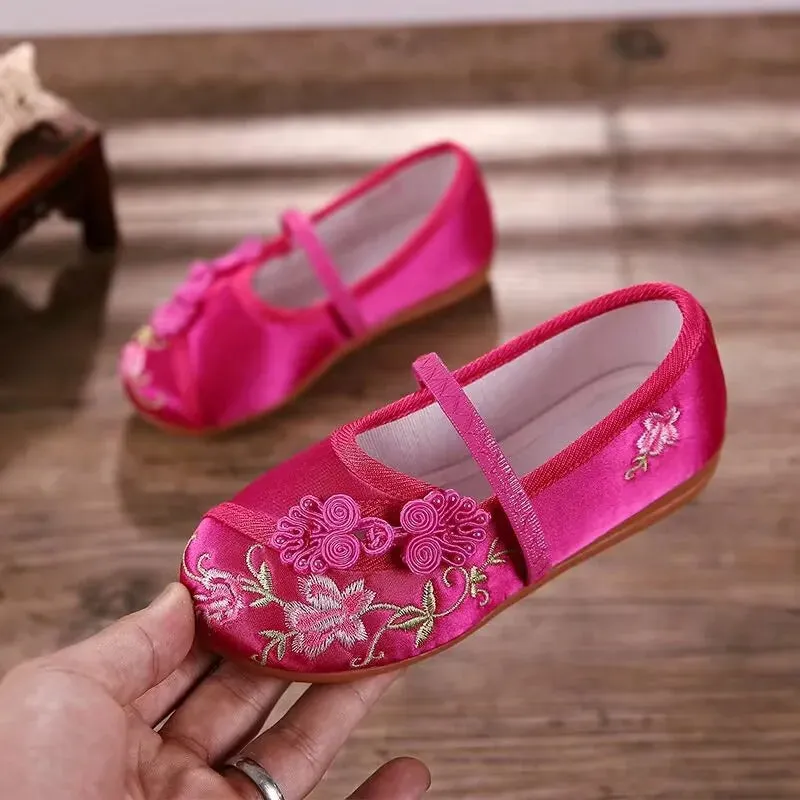 2024 New Retro Silk  Girls' Cloth Shoes Manual Flower Embroidered Chinese Style Girls Casual Shoes National Wind Dance Shoes