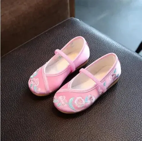 2024 New Retro Silk  Girls' Cloth Shoes Manual Flower Embroidered Chinese Style Girls Casual Shoes National Wind Dance Shoes