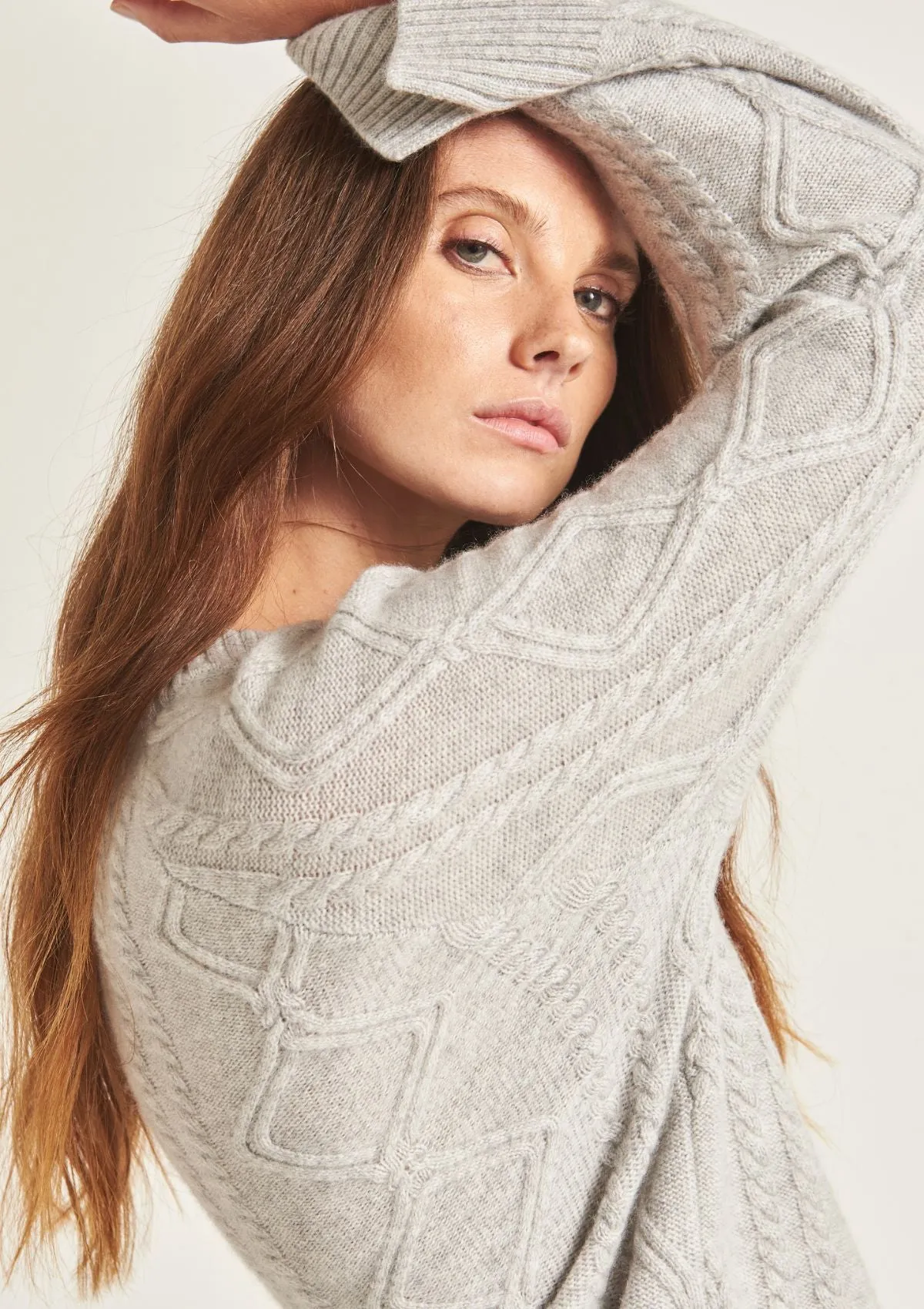 Cashmere Cable Crew Neck Sweater in Mist Grey