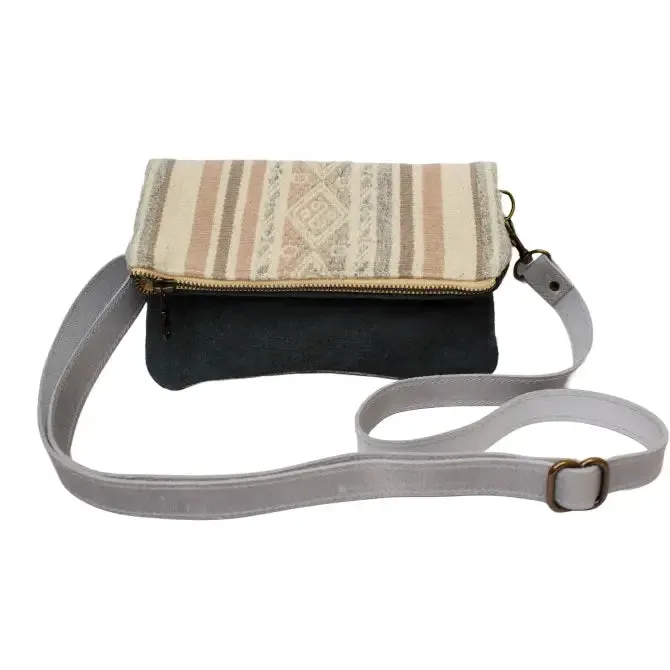 Fundamental Crossbody in Bolivian Wool