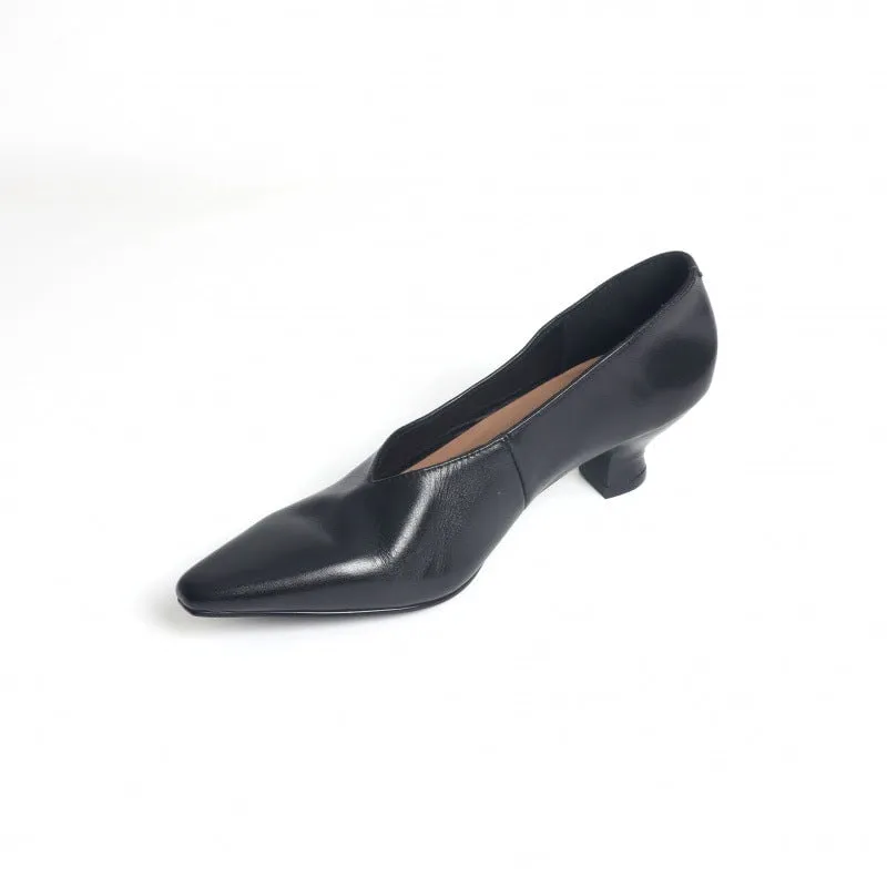 Leather Pointed Toe Kitty Heel Slip-On Pumps Office Shoes in Black