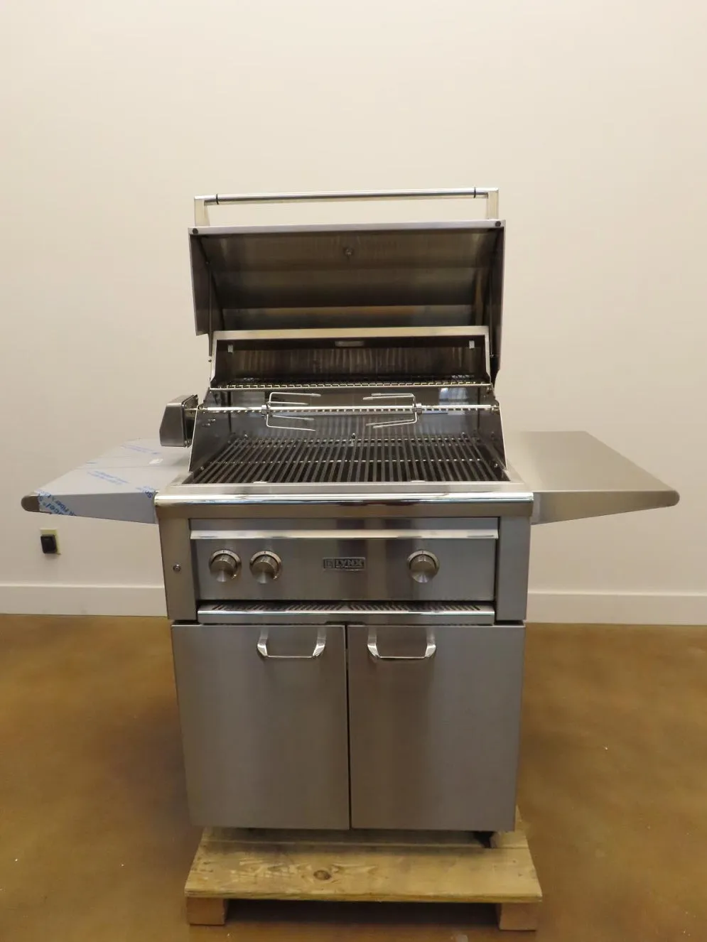 Lynx Professional Grill Series L30ATRFNG 30" Freestanding Stainless Steel Grill