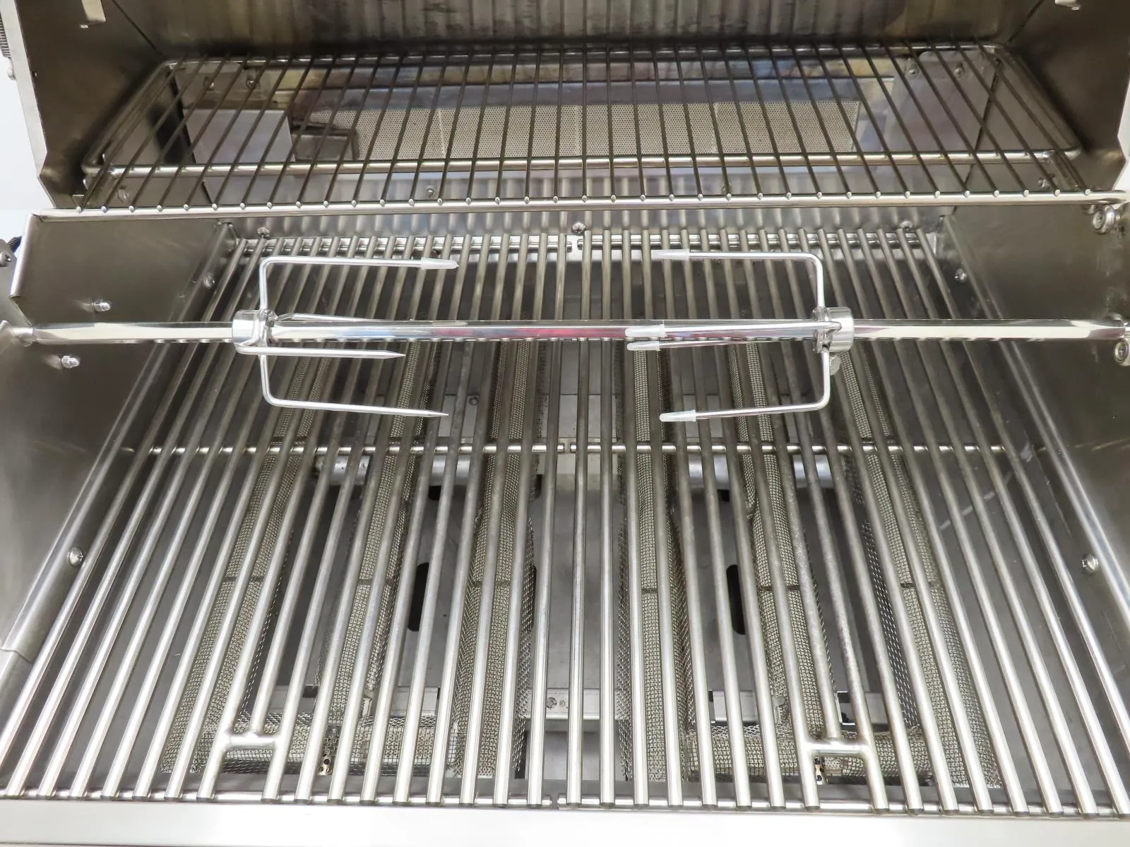 Lynx Professional Grill Series L30ATRFNG 30" Freestanding Stainless Steel Grill