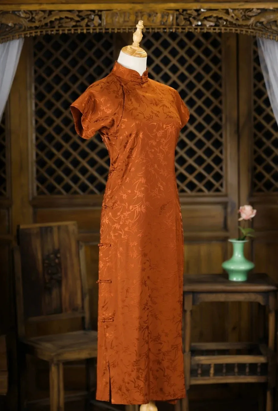 Tie Xu 铁锈 Rust Red 1930s Satin Floral Short Sleeve Qipao