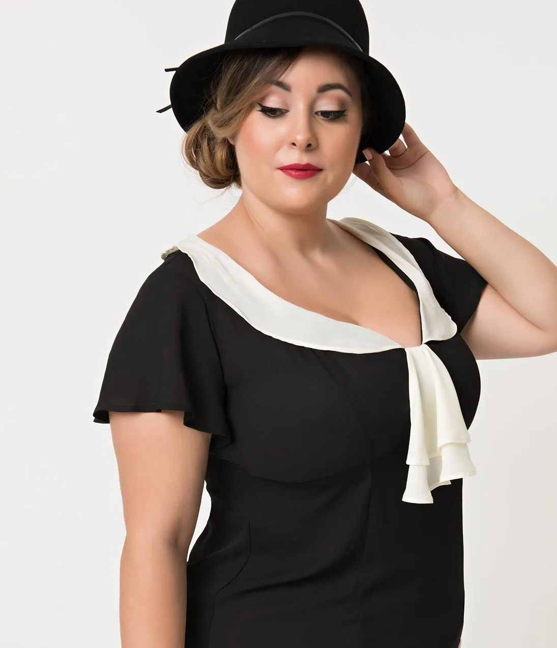 Unique Vintage Plus Size 1920s Black & Cream Wilshire Flapper Day Dress