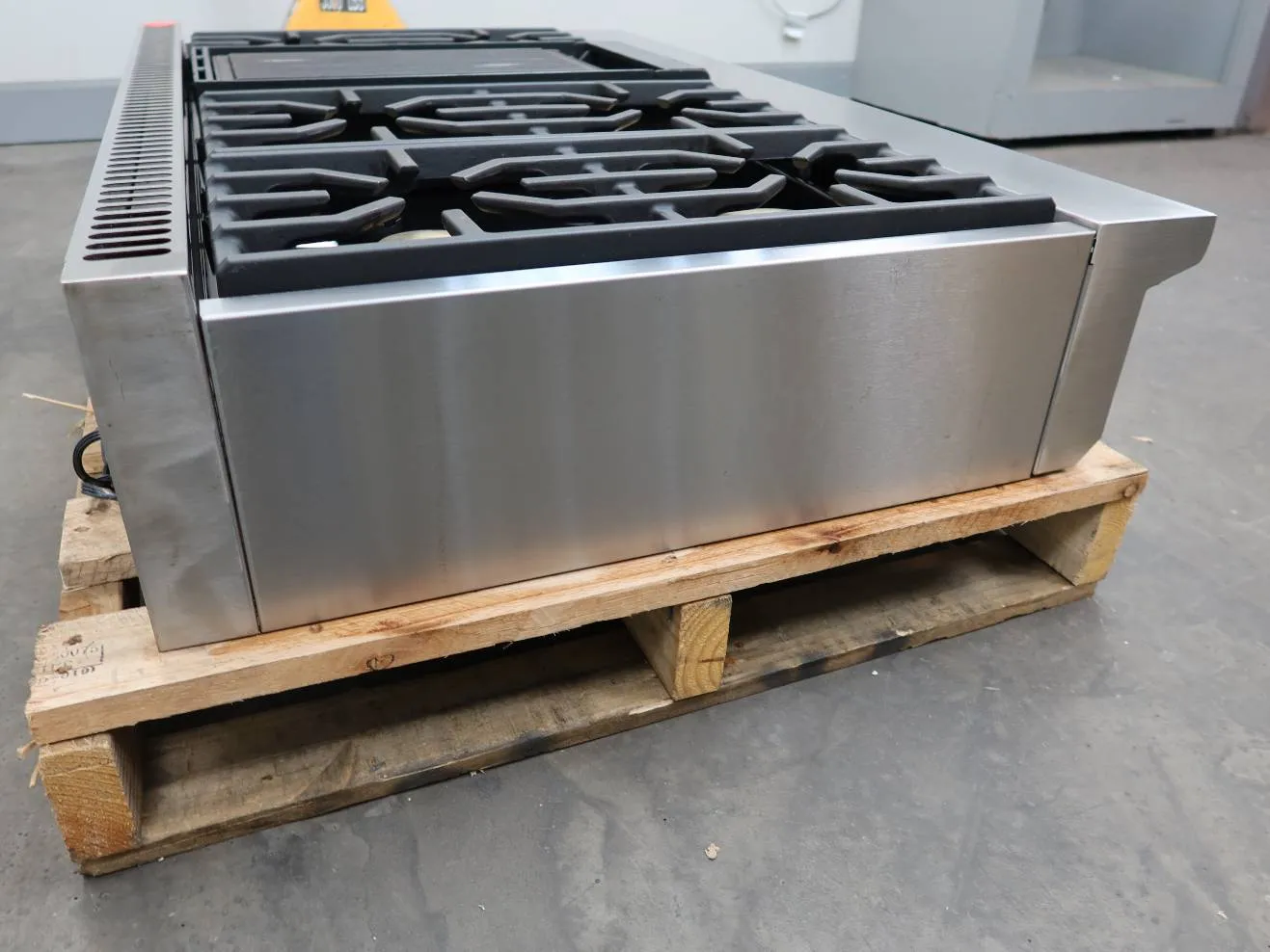 Viking '21 7 Series 48"  6 Viking Burners   REV Griddle Gas Rangetop VRT7486GSS